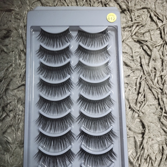 False eyelashes - Picture 5 of 5